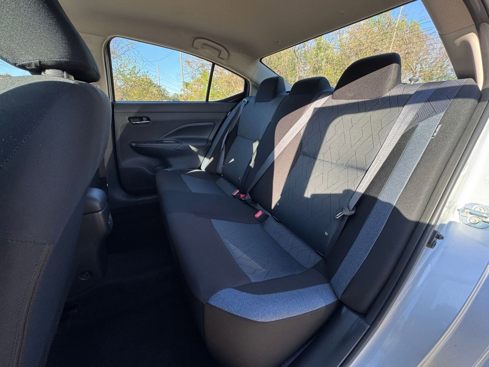 Used 2025 Nissan Versa SV image 33