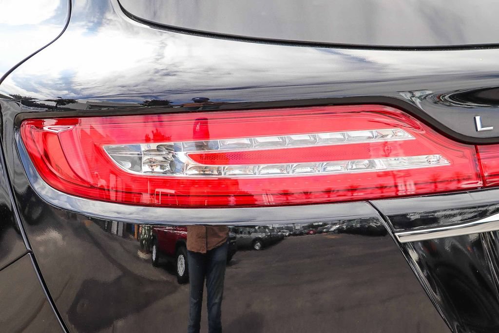 Used 2019 Lincoln MKC Reserve FWD image 11