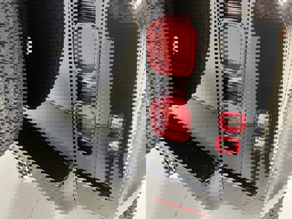 Used 2024 Land Rover Defender 110 S image 14