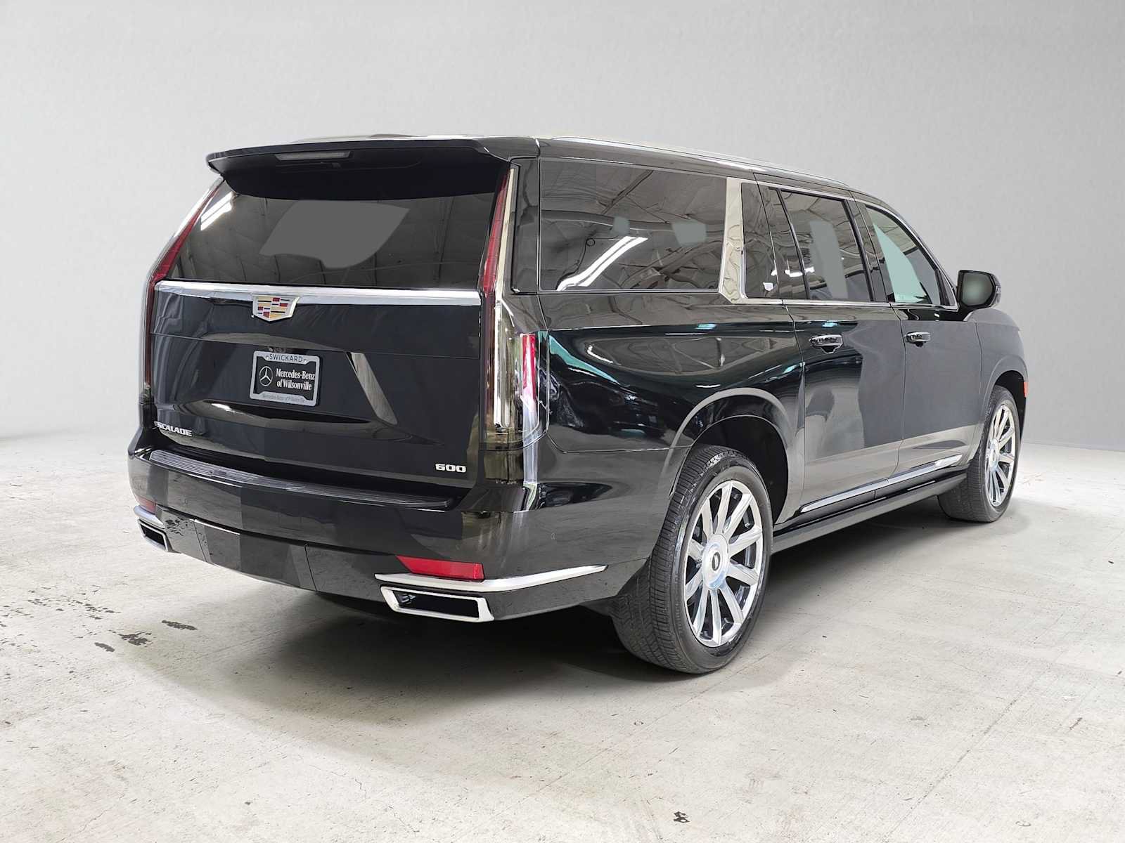 Used 2024 Cadillac Escalade ESV Premium Luxury Platinum AWD/4WD image 3
