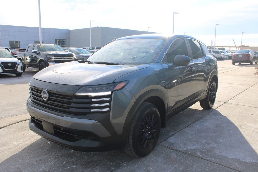 Used 2025 Nissan Kicks S image 3