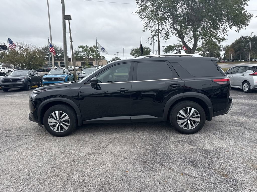 Used 2025 Nissan Pathfinder SL image 9