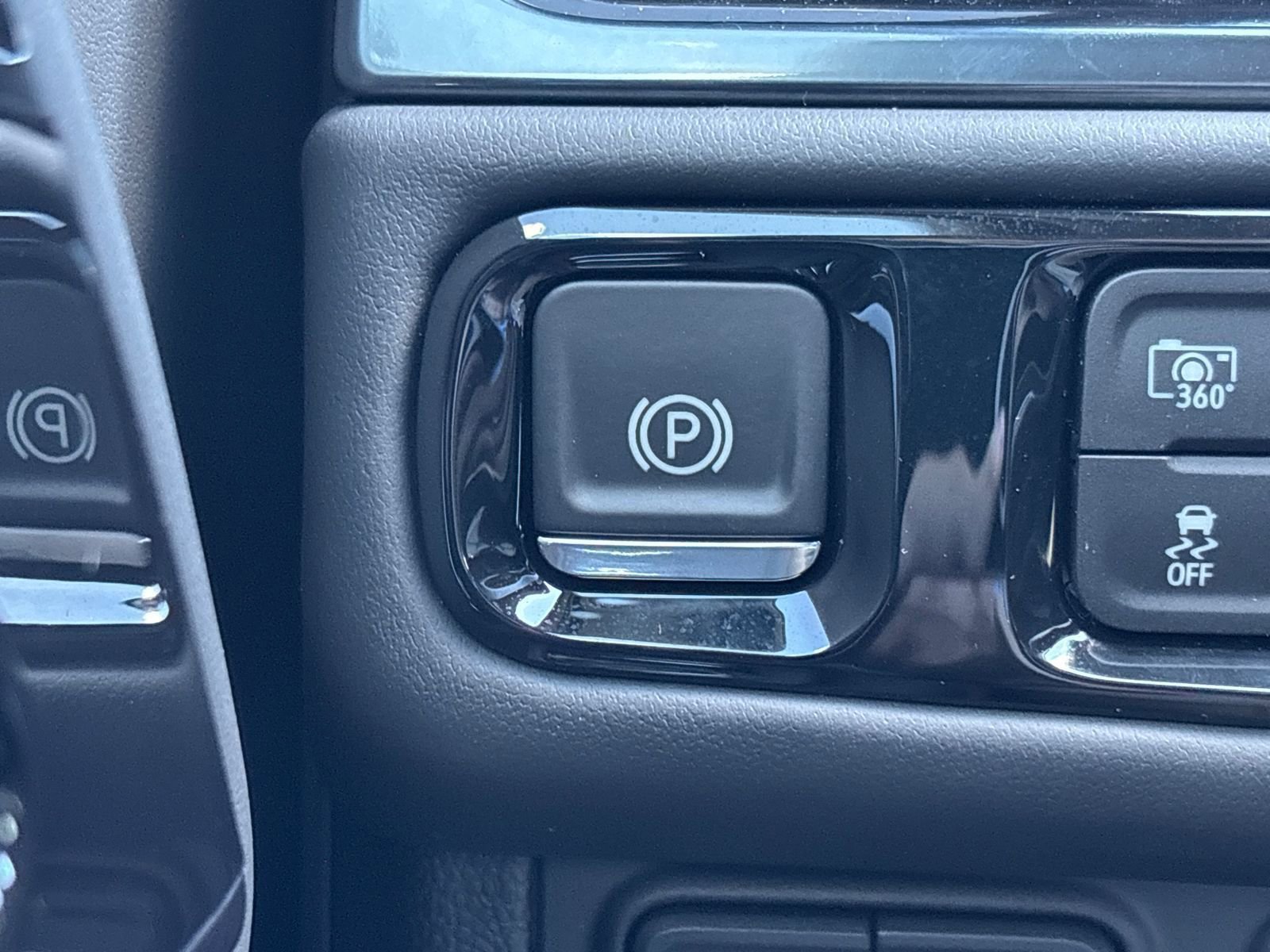 New 2026 GMC Yukon XL AT4 Ultimate w/ LPO, Illumination Package image 18
