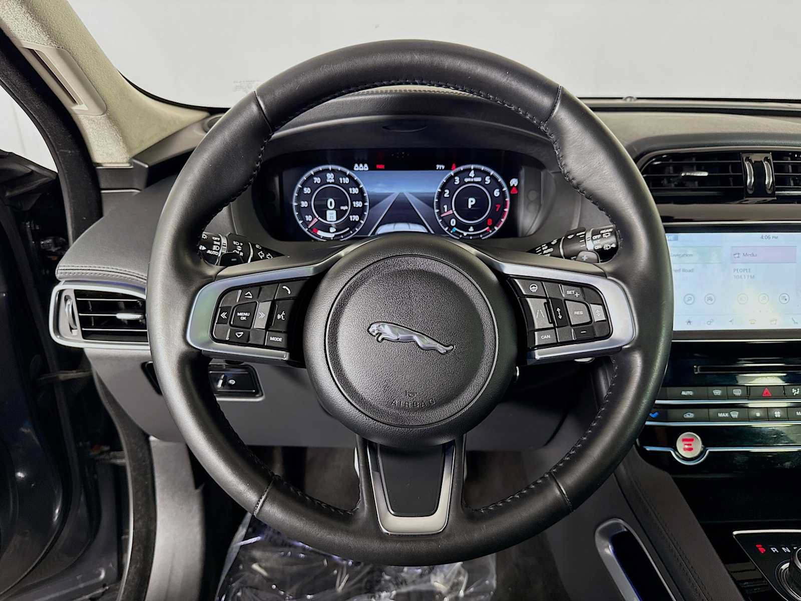 Used 2019 Jaguar F-PACE Portfolio AWD/4WD image 11