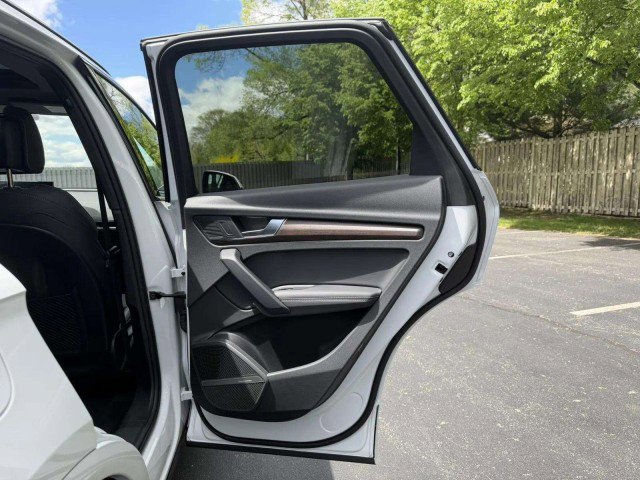 Certified 2025 Audi Q5 e Premium Plus w/ Premium Plus Package AWD/4WD image 26