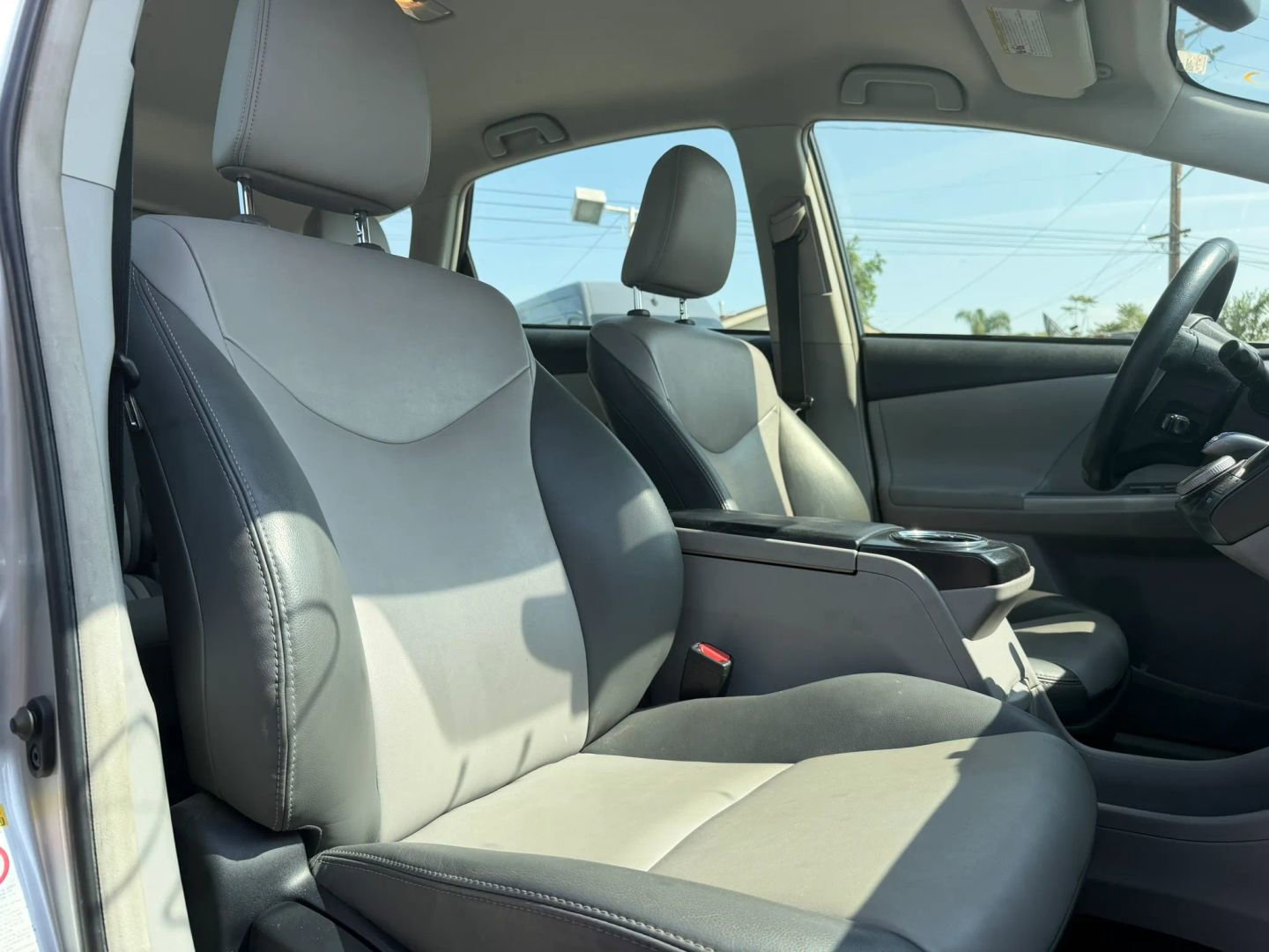 Used 2016 Toyota Prius V Five FWD image 16