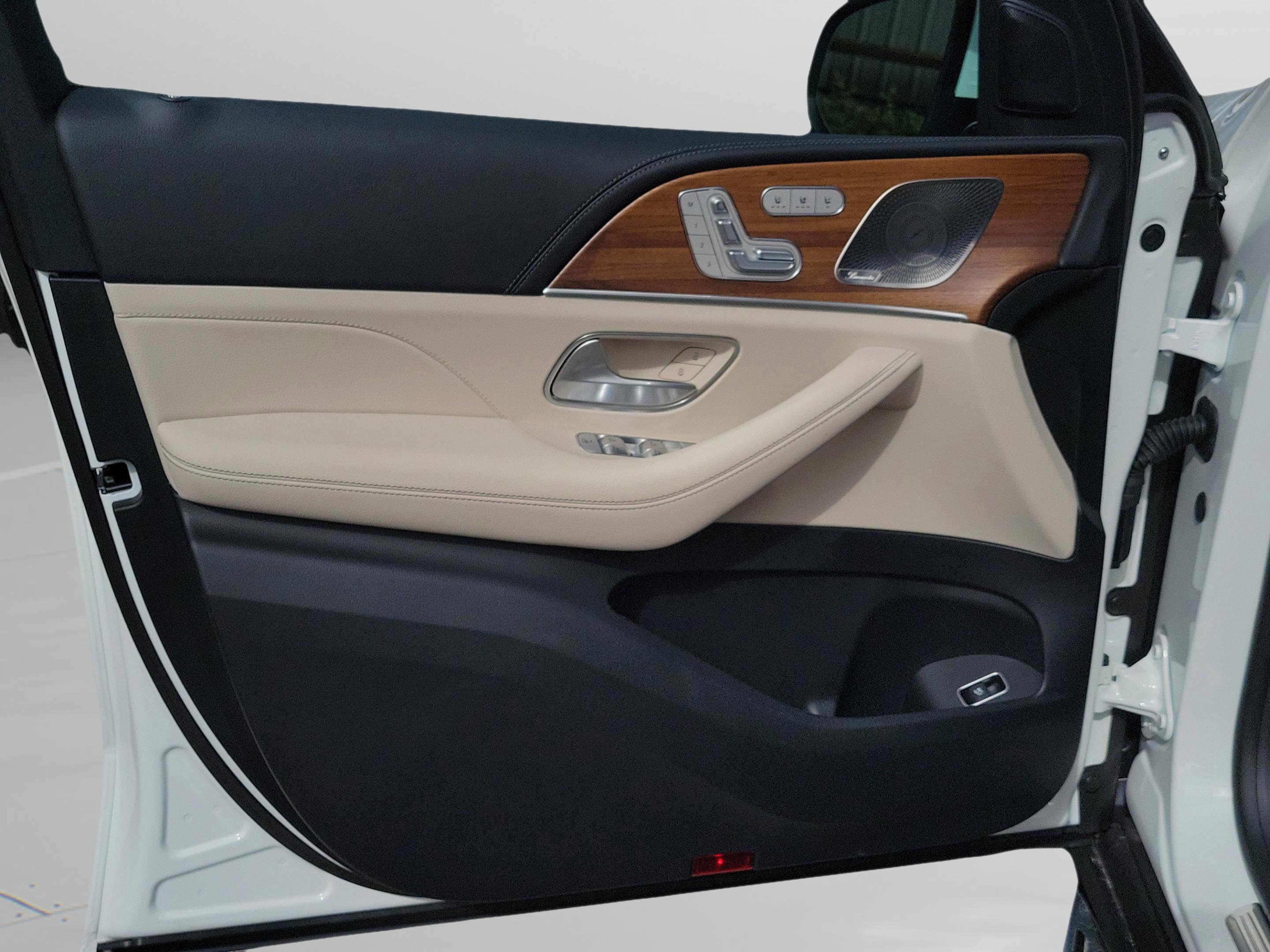 New 2026 Mercedes-Benz GLS 580 4MATIC image 16