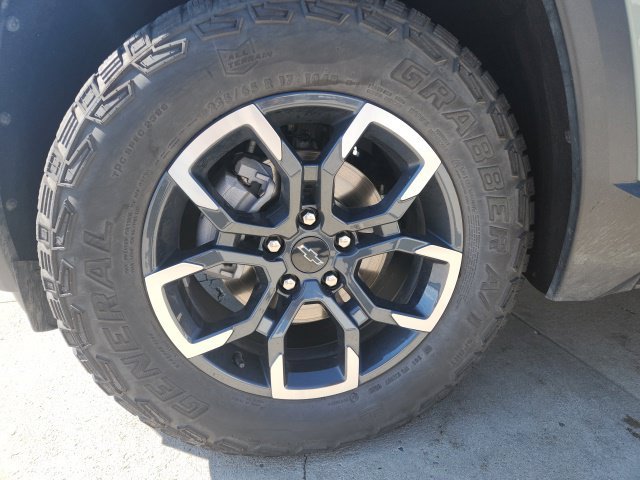 Used 2026 Chevrolet Equinox ACTIV w/ Convenience Package III AWD/4WD image 12