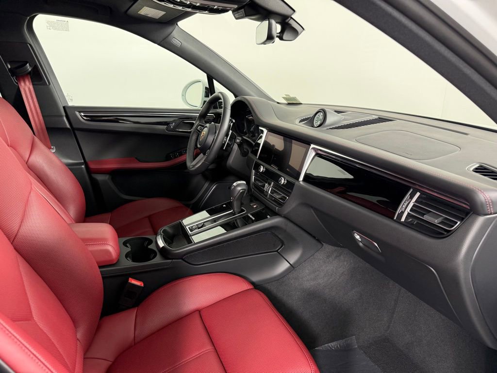 Certified 2026 Porsche Macan Turbo image 15