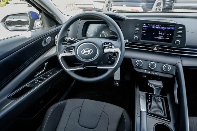 New 2026 Hyundai Elantra SE FWD image 17