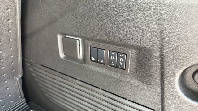 Used 2024 Chevrolet Tahoe Z71 w/ Luxury Package AWD/4WD image 34