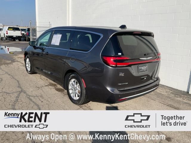 Used 2023 Chrysler Pacifica Touring-L image 35