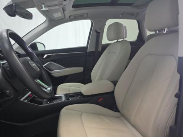 Used 2023 Audi Q3 2.0T Premium w/ Convenience Package AWD/4WD image 3