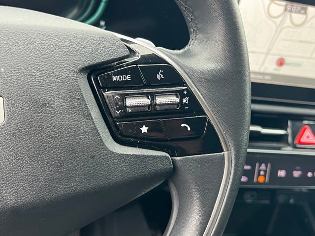 Used 2023 Kia Niro EX image 24