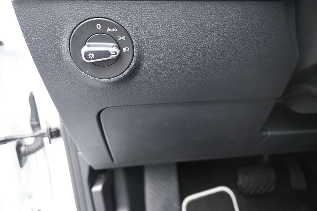 New 2026 Volkswagen Taos SE FWD image 16