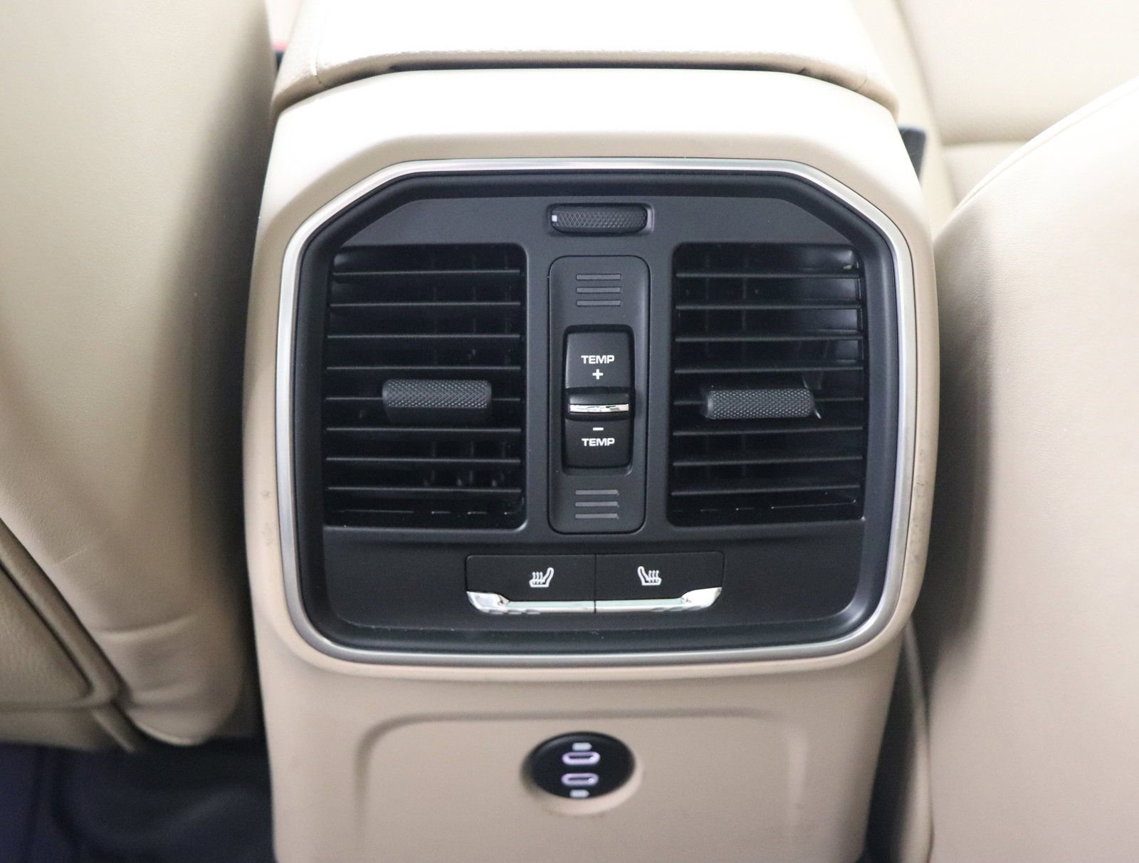 Used 2025 Porsche Macan image 25