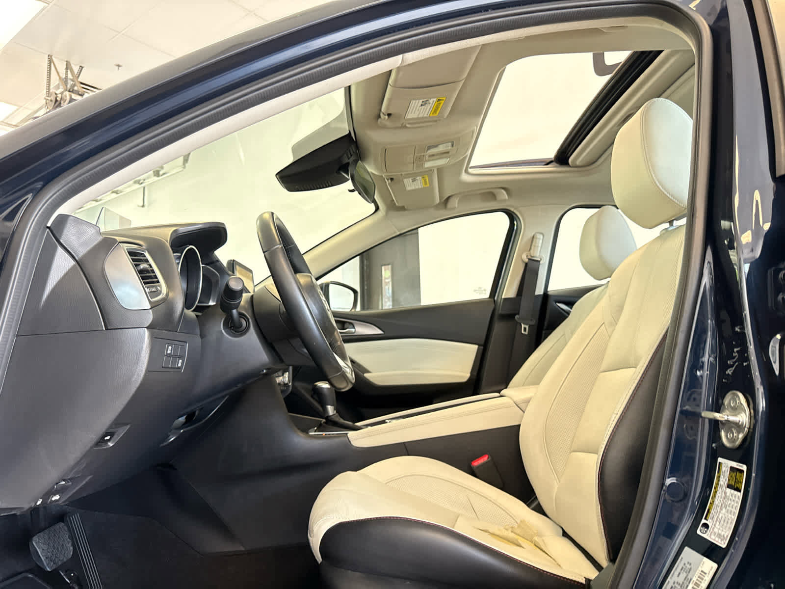 Used 2017 MAZDA MAZDA3 Grand Touring FWD image 10