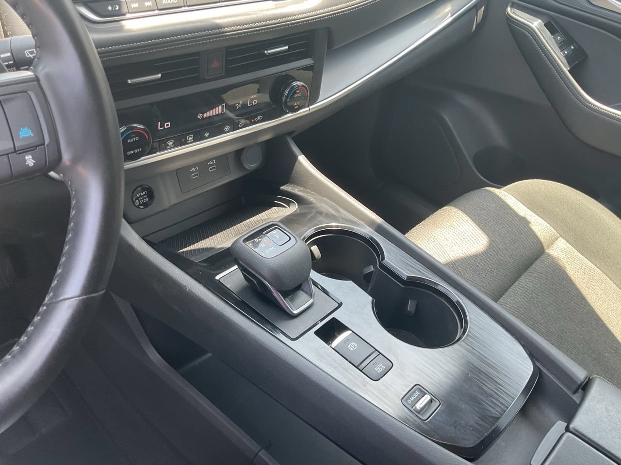 Used 2025 Nissan Rogue SV FWD image 20