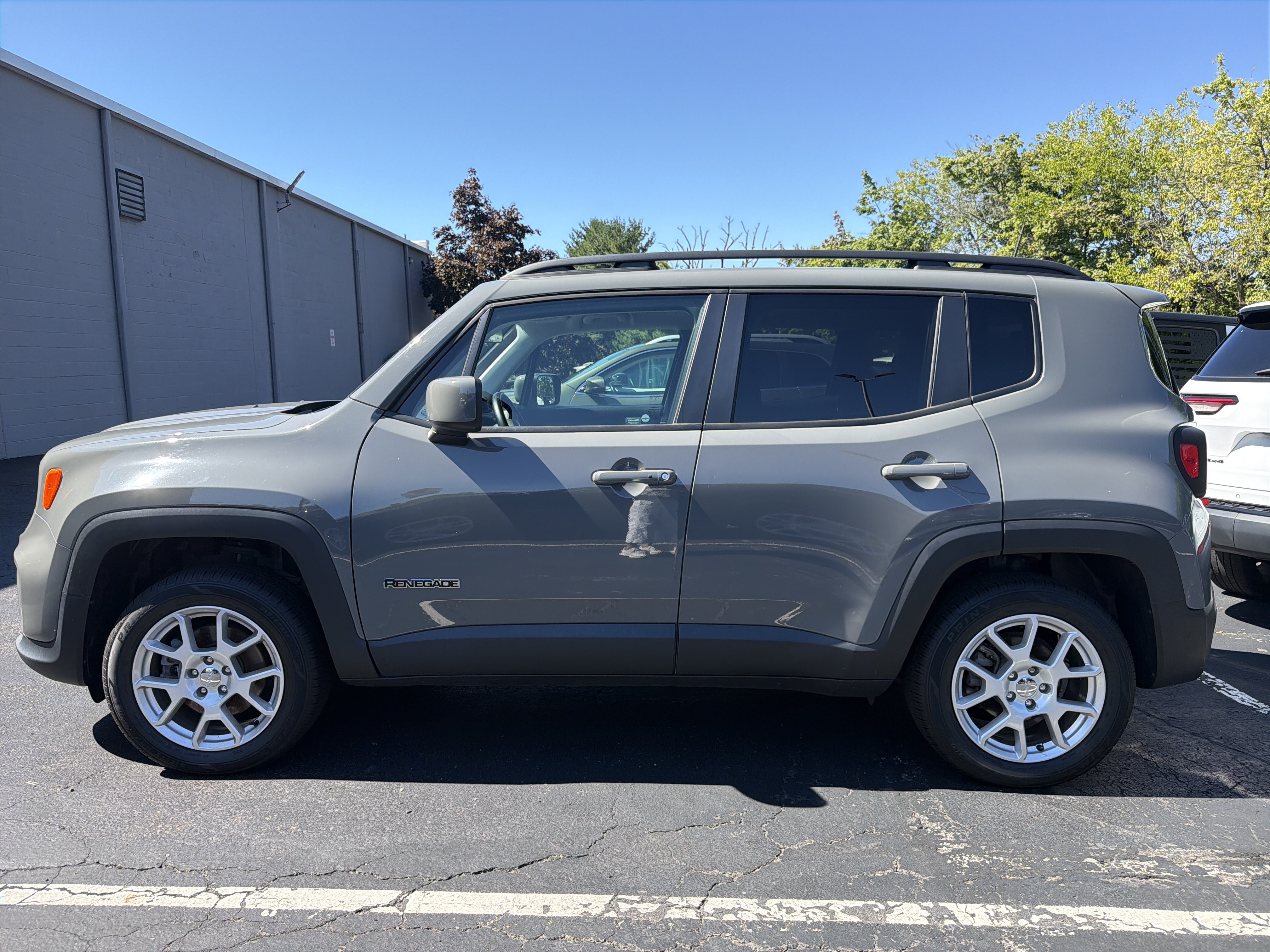Used 2020 Jeep Renegade Latitude w/ Cold Weather Group AWD/4WD image 4