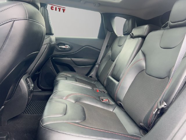 Used 2022 Jeep Cherokee Trailhawk w/ Sun, Sound & Nav Group AWD/4WD image 18