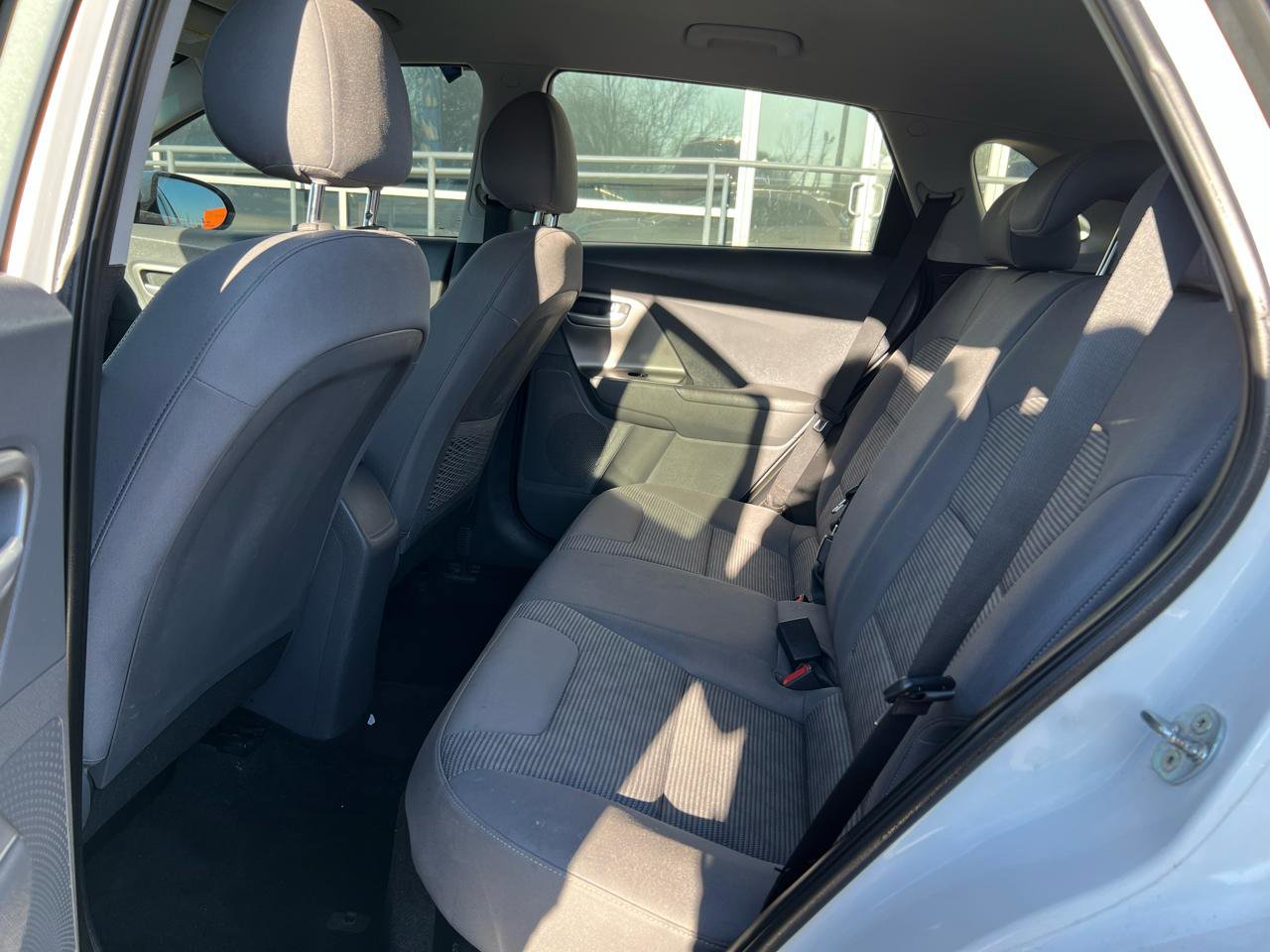 Used 2020 Kia Niro LX image 12