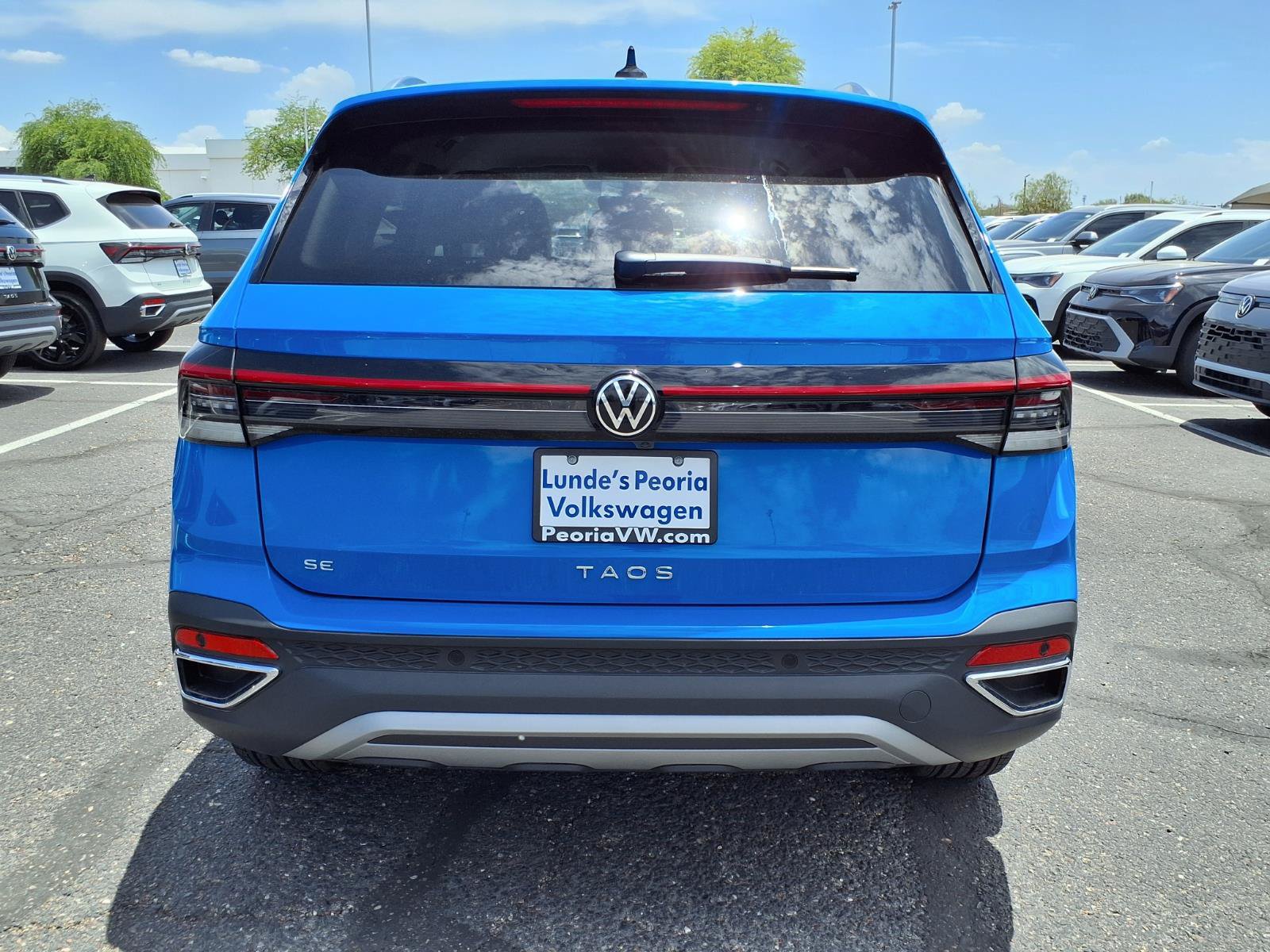 New 2026 Volkswagen Taos SE FWD image 3