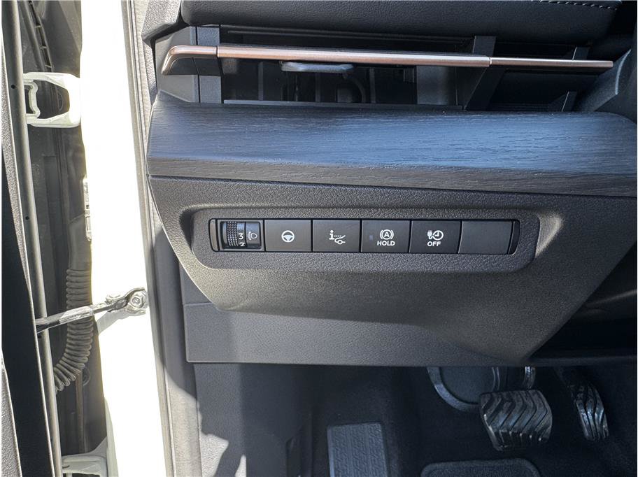 Used 2024 Nissan Ariya AWD image 28