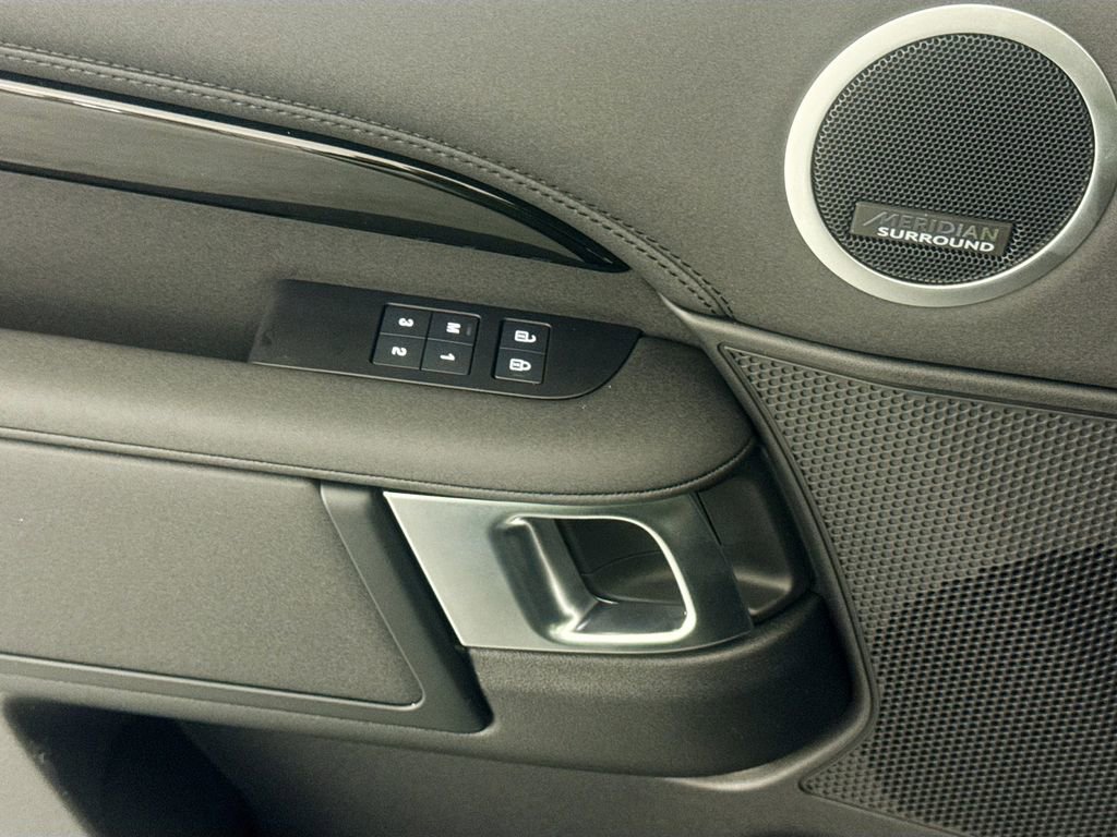 New 2026 Land Rover Discovery S AWD/4WD image 16