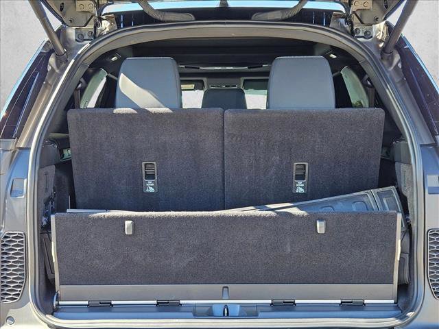 Used 2024 Land Rover Discovery Metropolitan Edition image 7