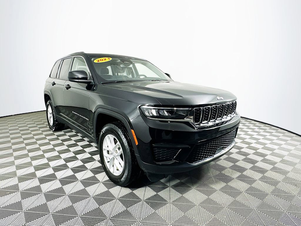 Used 2023 Jeep Grand Cherokee Laredo w/ Luxury Tech Group I image 2