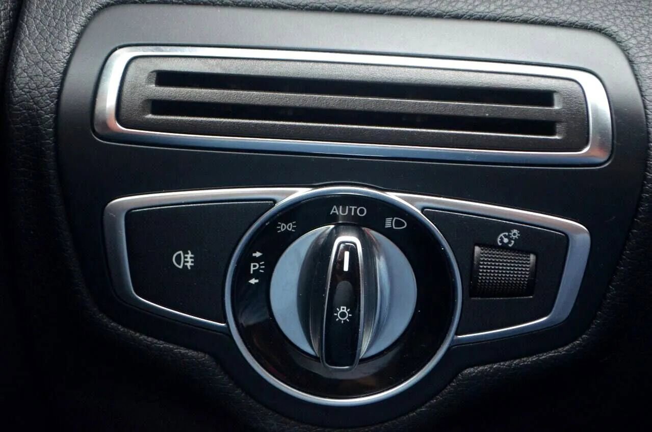 Used 2015 Mercedes-Benz C 300 Sedan image 36