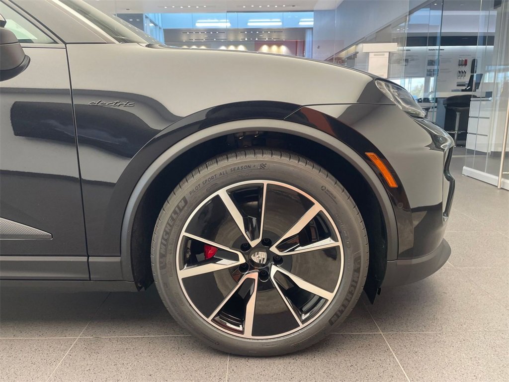 New 2025 Porsche Macan 4S Electric image 26