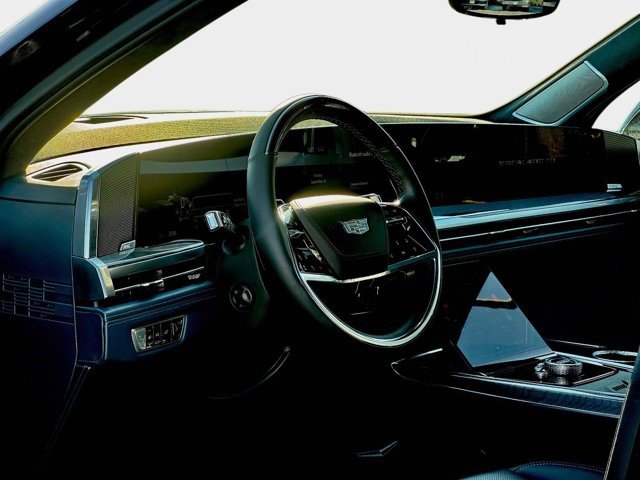 Certified 2025 Cadillac Escalade IQ Luxury 2 w/ LPO, Premium Carpet Package AWD/4WD image 5