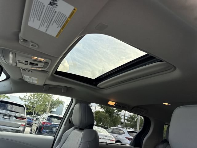 Used 2021 Toyota Sienna Limited FWD image 22