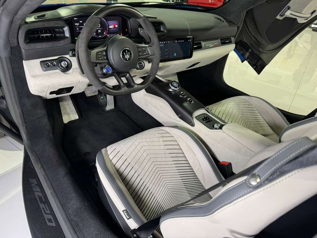 Used 2023 Maserati MC20 Spyder image 25