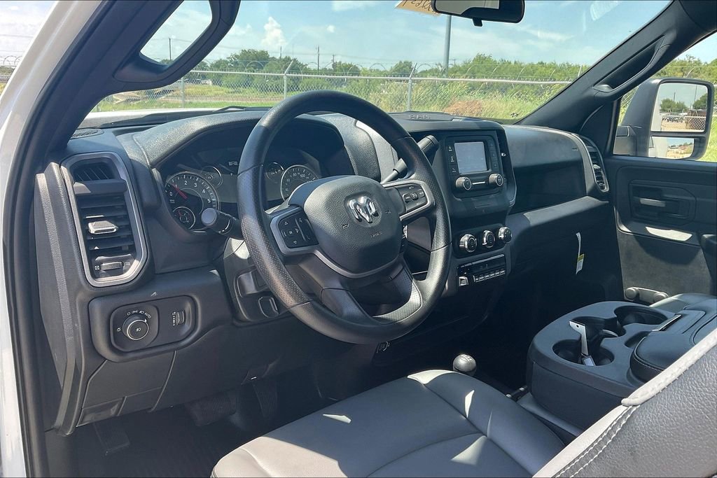 Used 2024 RAM 3500 Tradesman w/ Chrome Appearance Group image 15