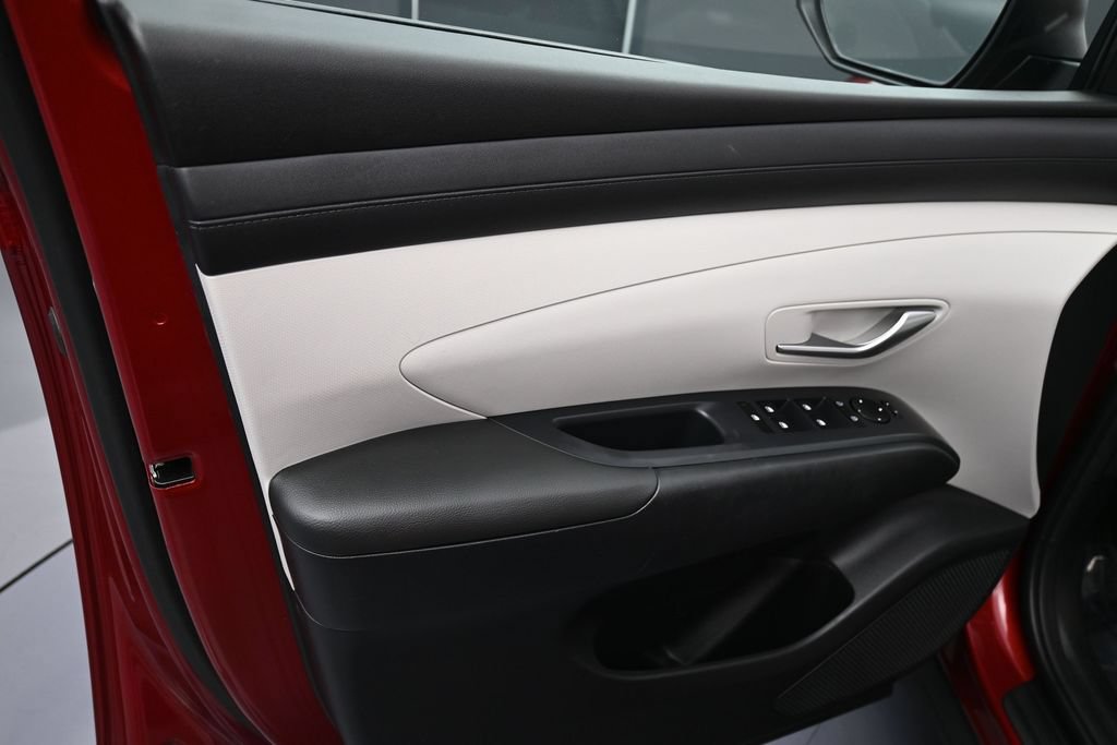 Used 2025 Hyundai Tucson SEL FWD image 12