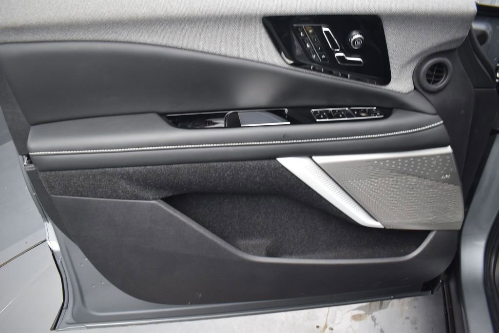 Certified 2025 Cadillac Optiq Sport 2 w/ LPO, Floor Liner Package AWD/4WD image 11