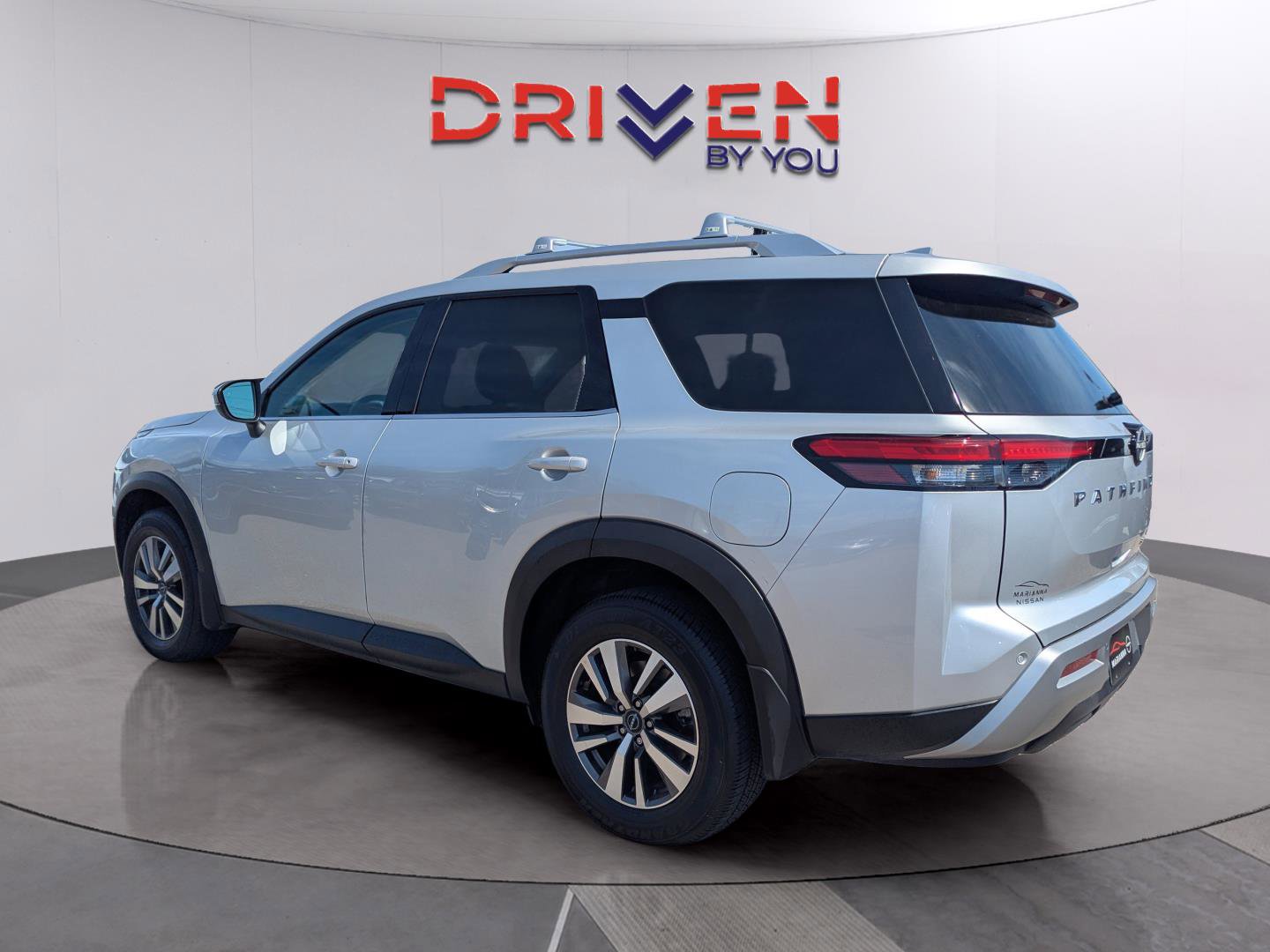 Used 2023 Nissan Pathfinder SL image 3