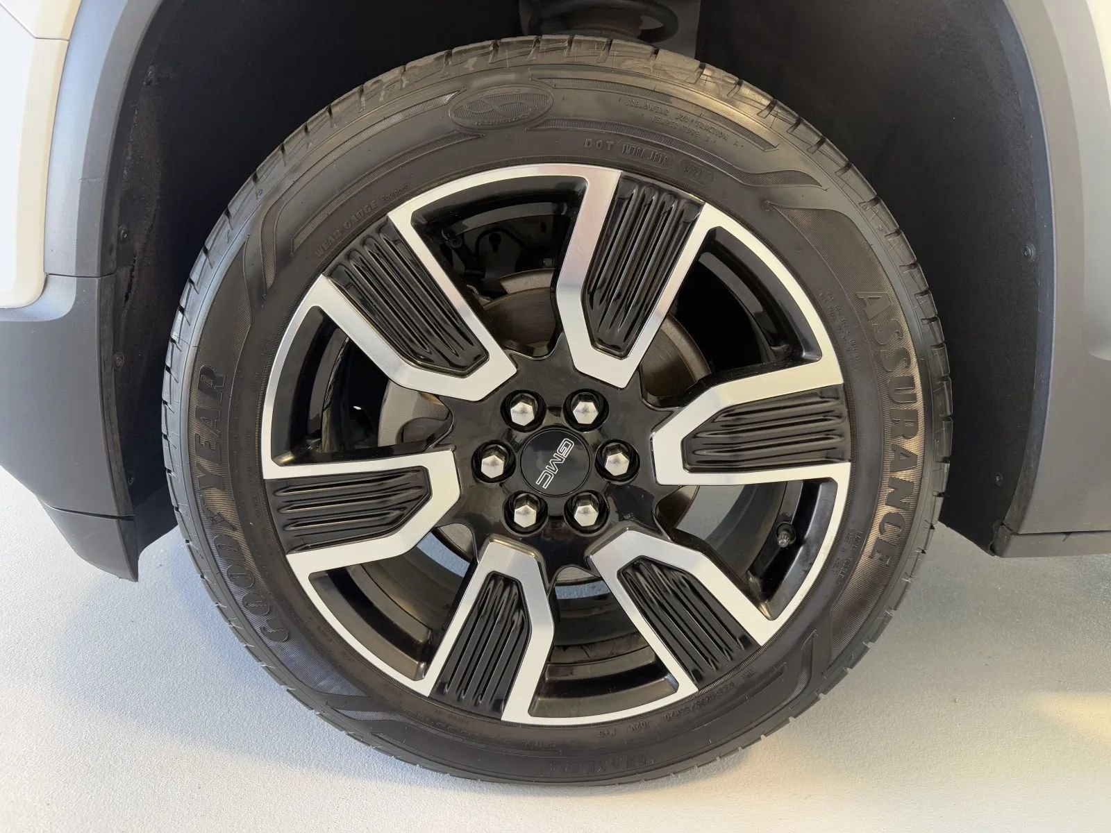 Used 2019 GMC Acadia SLT w/ Black Edition AWD/4WD image 45