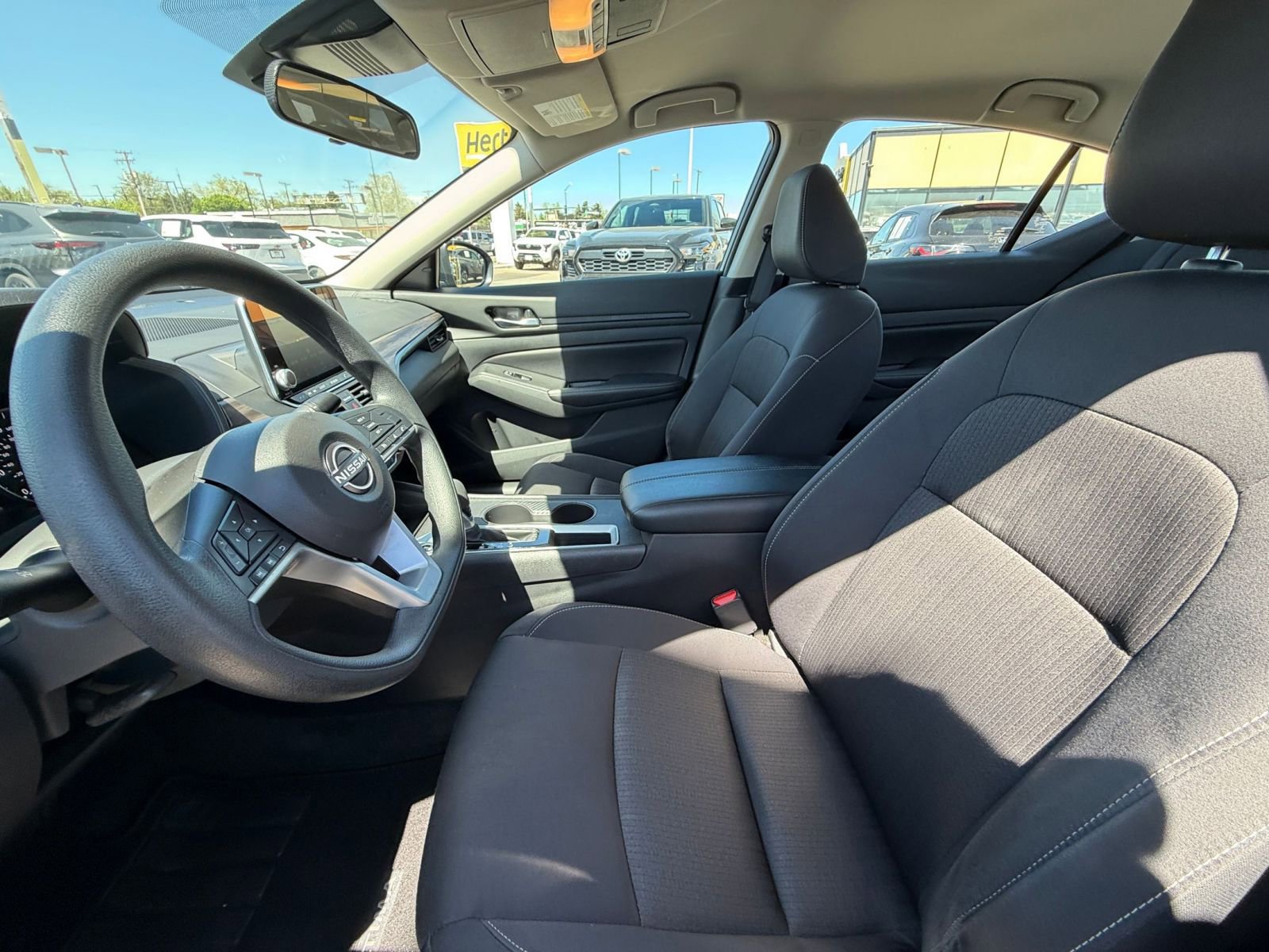 Used 2025 Nissan Altima 2.5 SV image 24