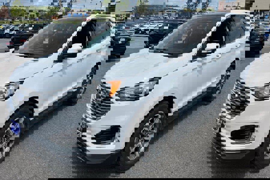 Used 2019 Ford Edge SEL w/ Equipment Group 201A image 3