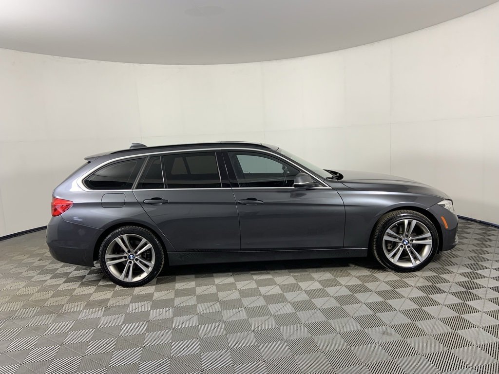 Used 2017 BMW 330i xDrive Wagon w/ Premium Package image 2