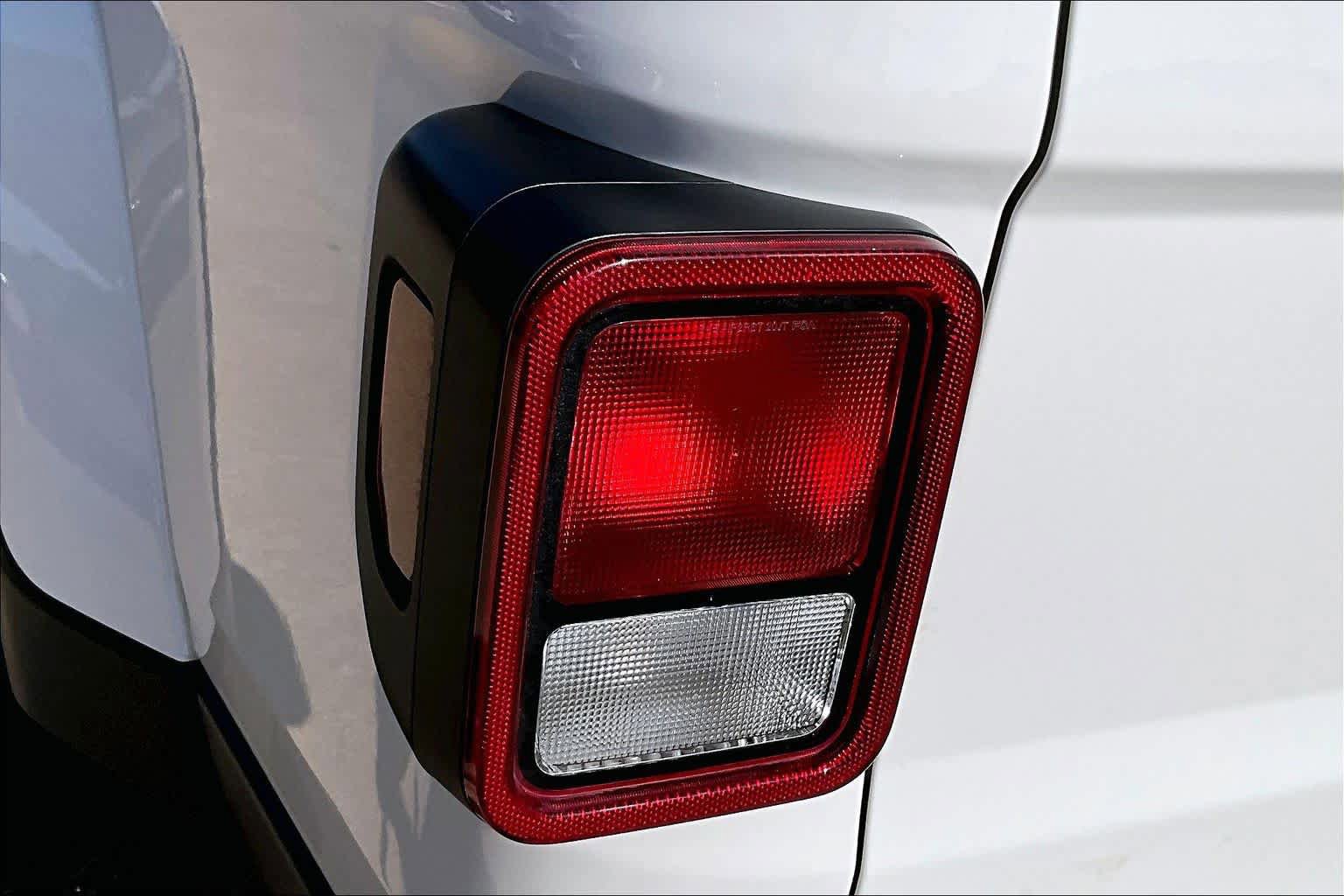 Used 2022 Jeep Gladiator Sport AWD/4WD image 26