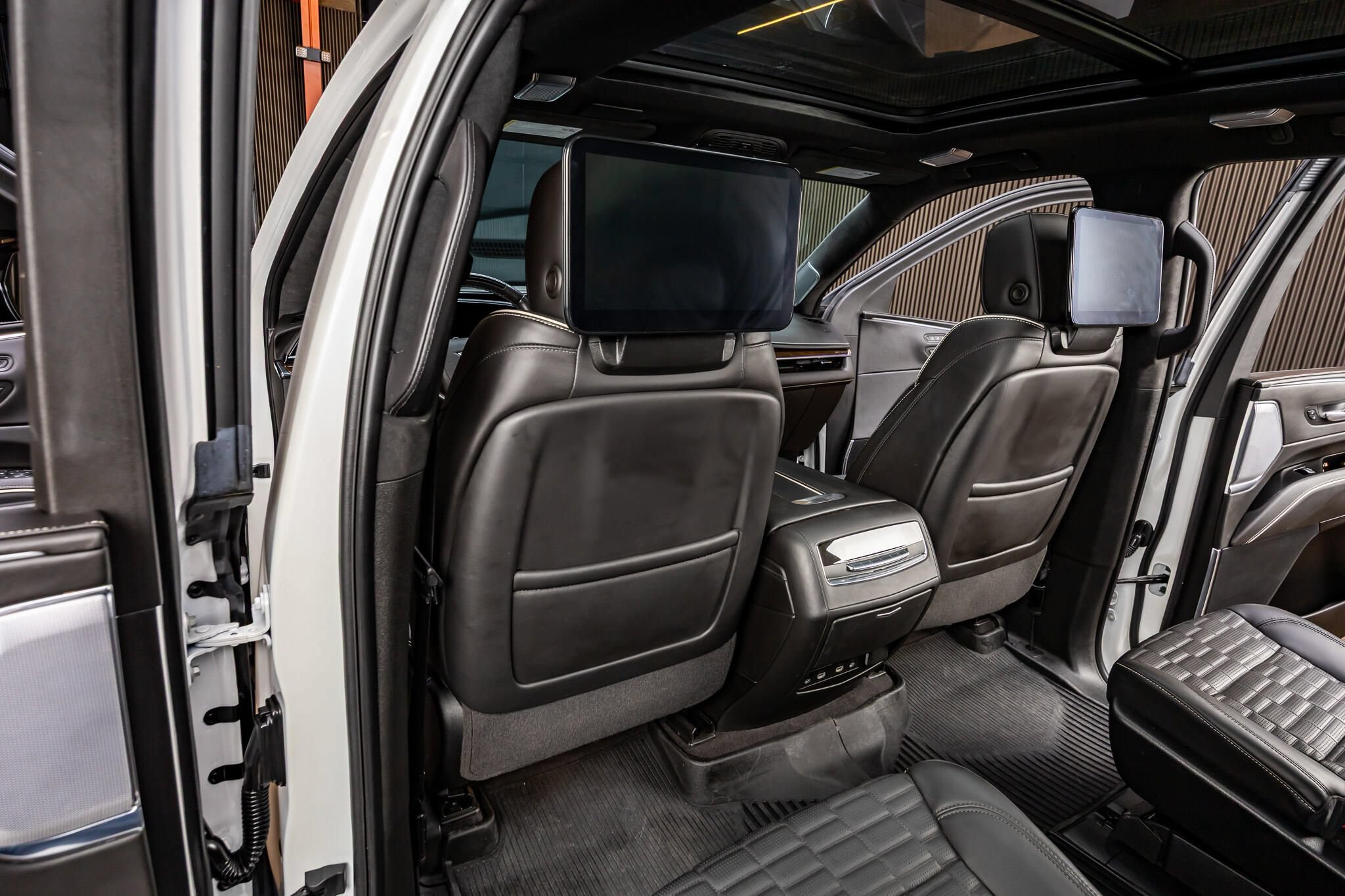 Used 2024 Cadillac Escalade Sport Platinum AWD/4WD image 32