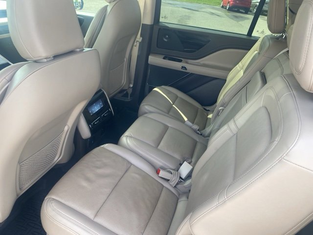 Used 2022 Lincoln Aviator Reserve w/ Elements Package Plus image 11