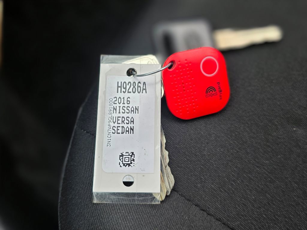 Used 2016 Nissan Versa S FWD image 31