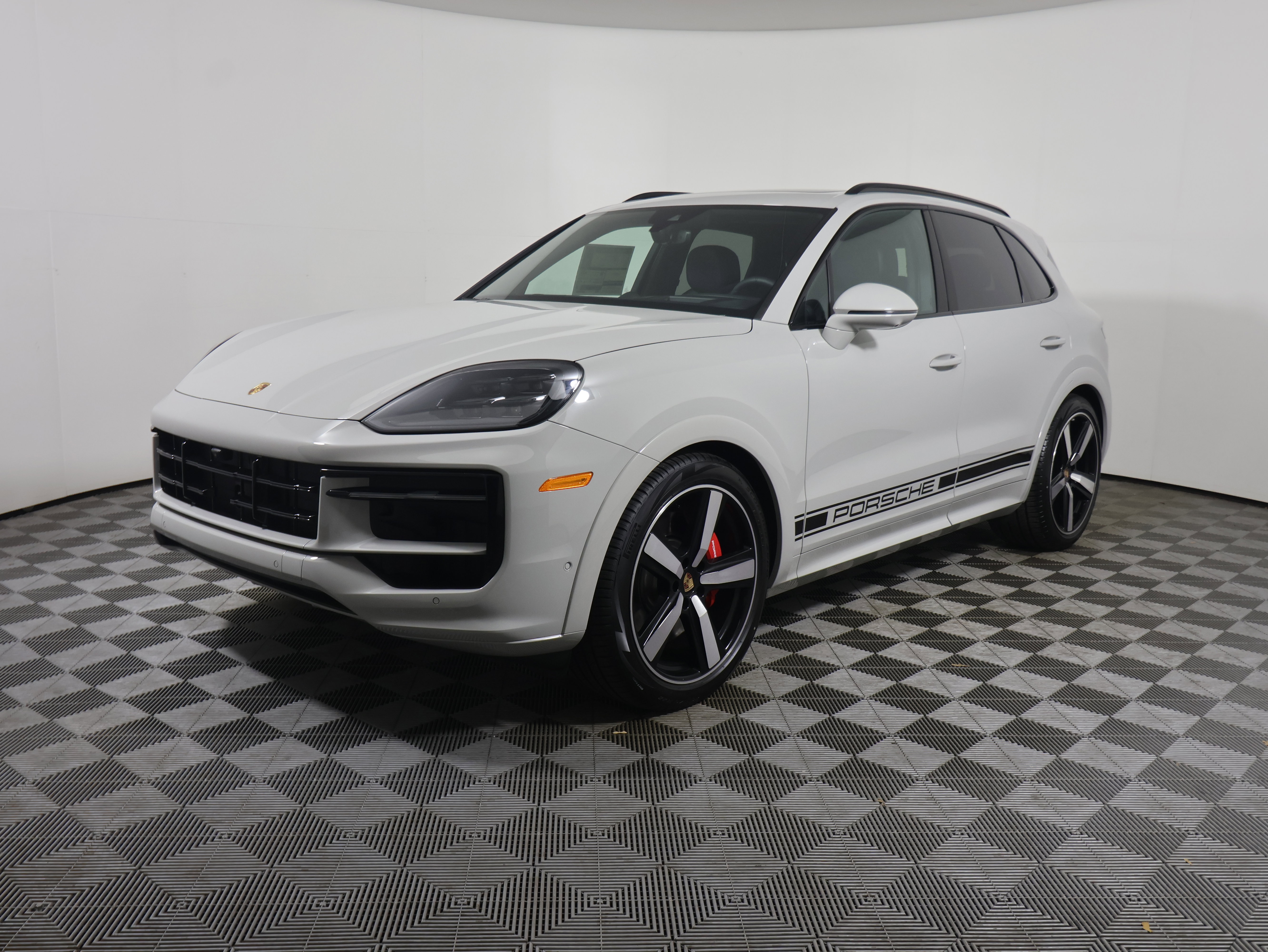 New 2025 Porsche Cayenne GTS image 11
