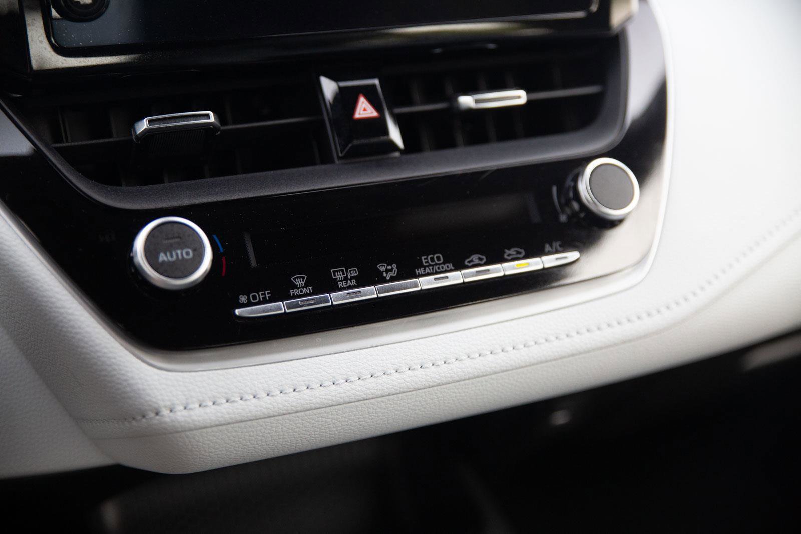 Used 2025 Toyota Corolla SE image 14