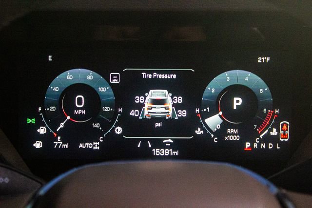 Used 2025 GMC Yukon XL Denali image 25